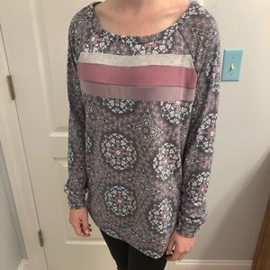 Long sleeve light-weight sweater